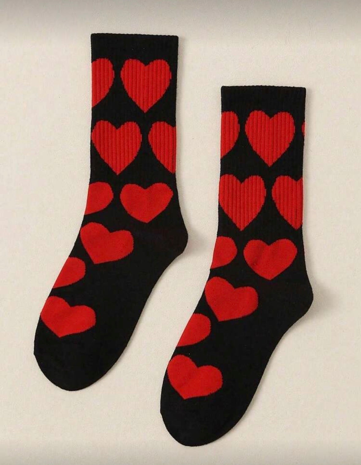 Calcetas Negras y Corazones