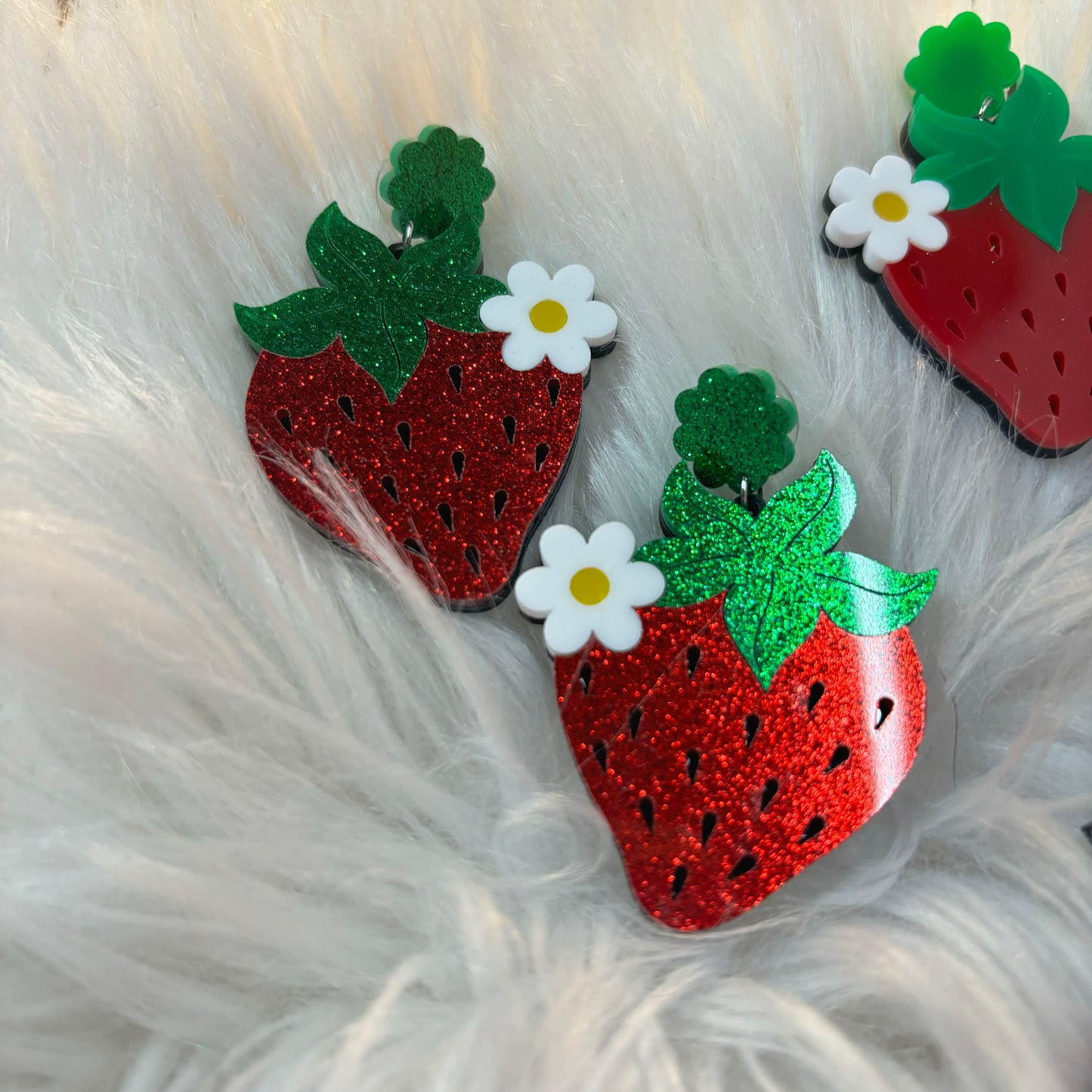 Aretes Fresa Flor Acrílico