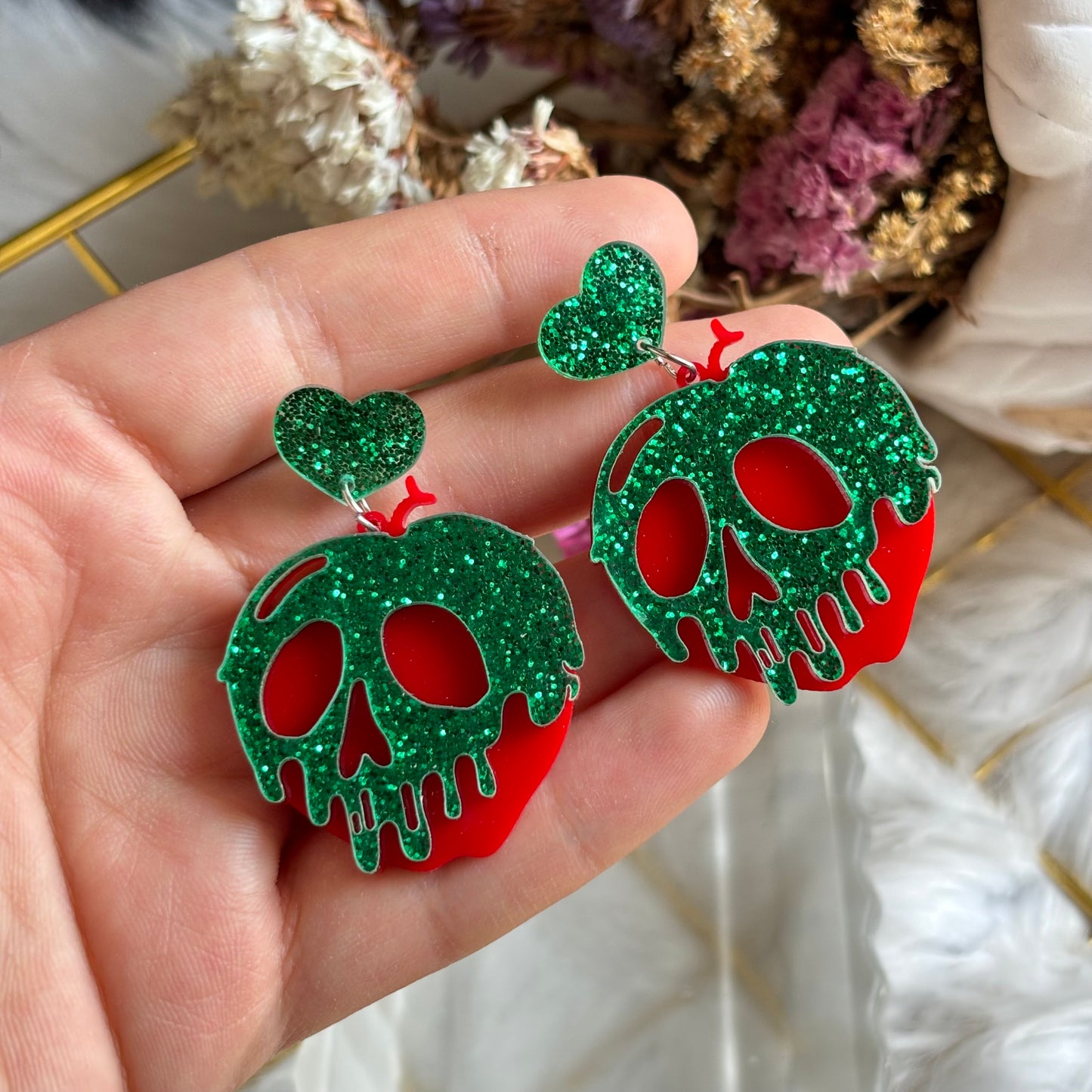 Aretes Manzana Envenenada Acrílico