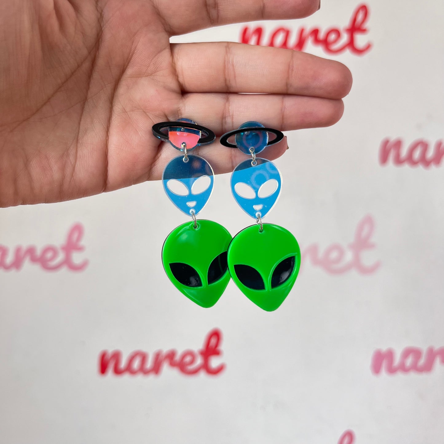 Aretes Aliens