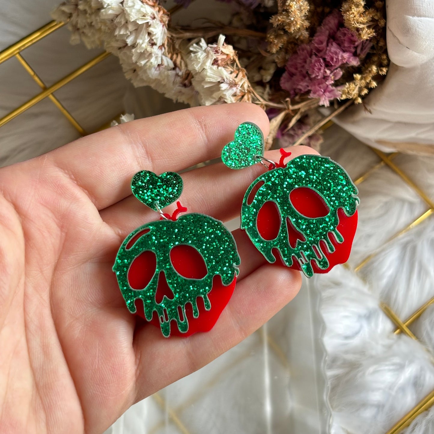 Aretes Manzana Envenenada Acrílico