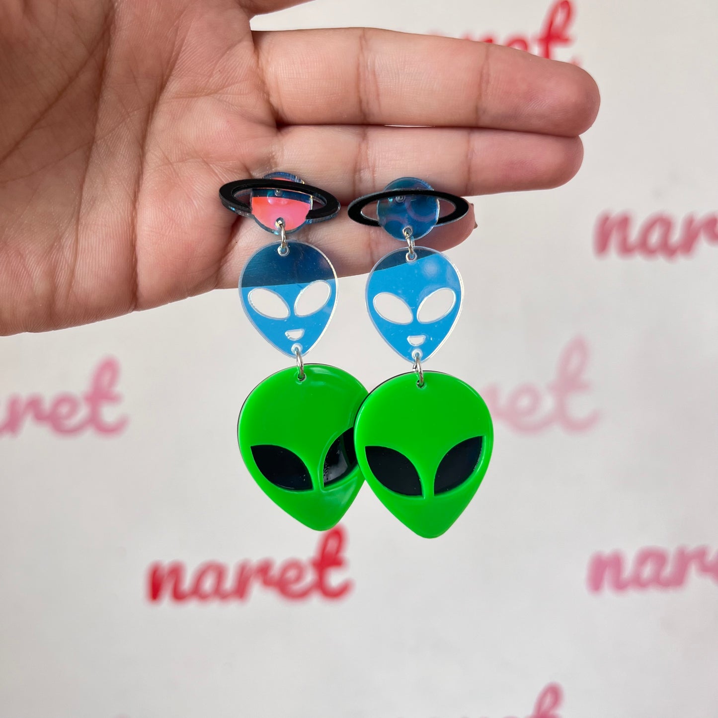 Aretes Aliens