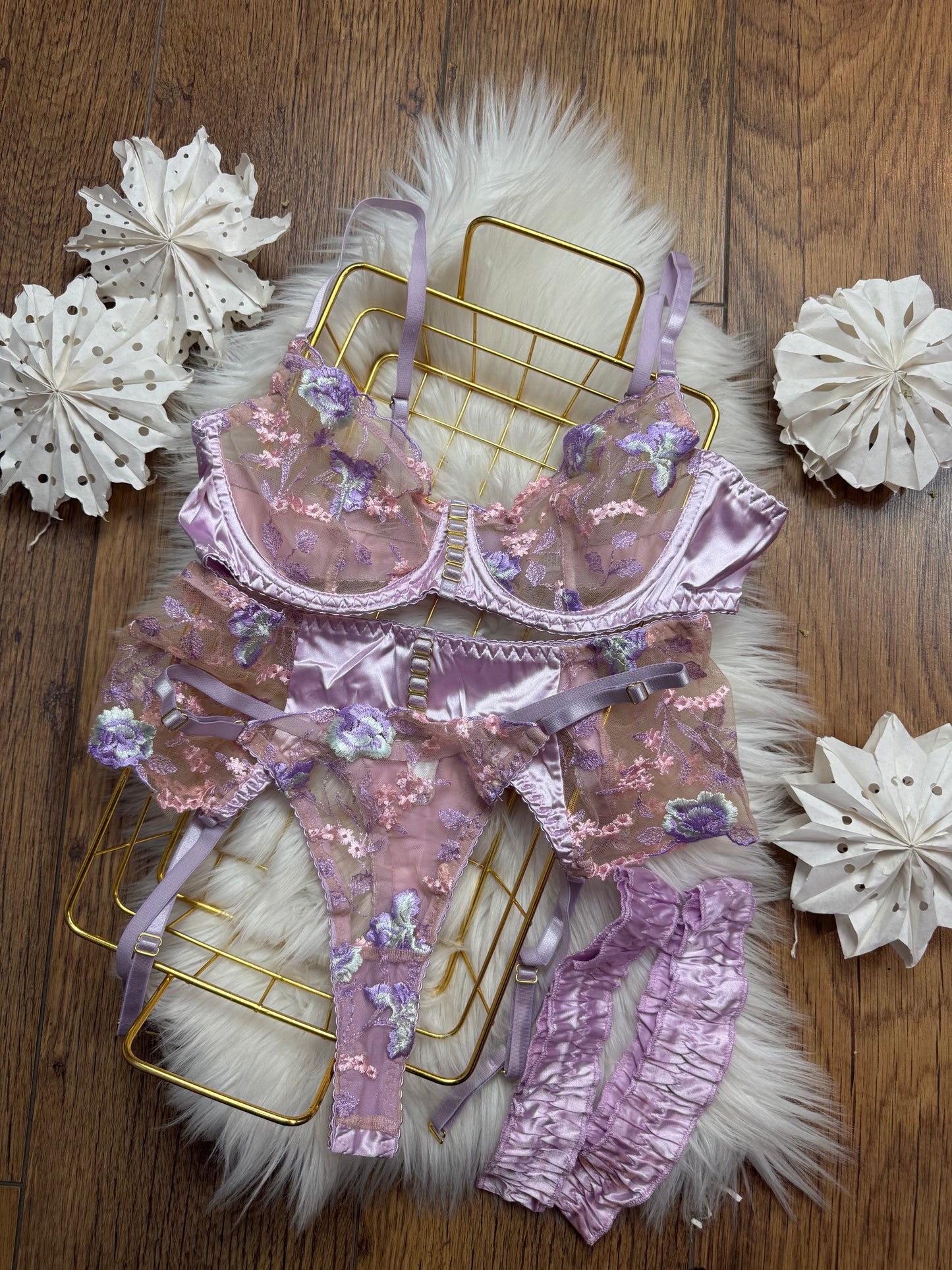 Lencería Floral Lila Liguero