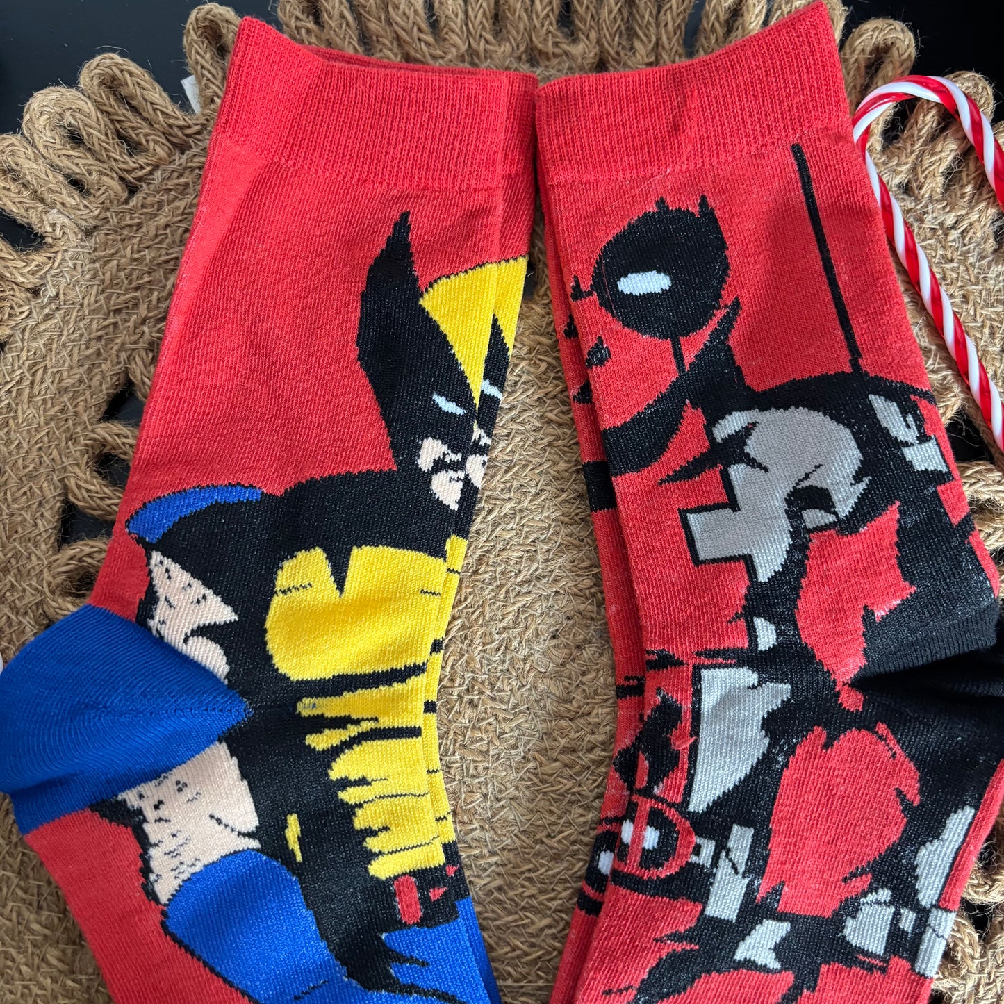 Calcetas Wolverine y Desdpool