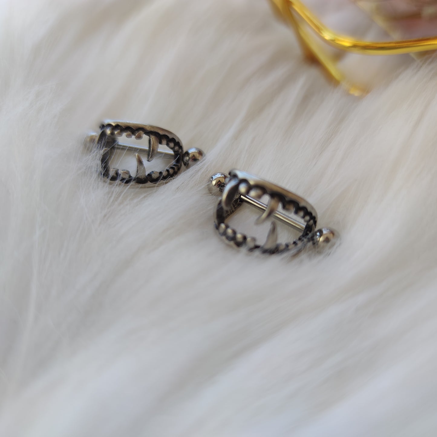 Piercing Nipple Colmillos