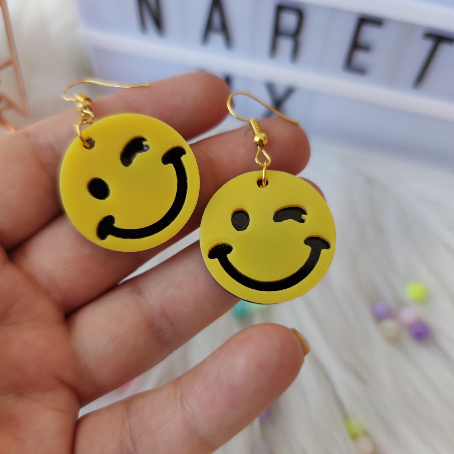 Aretes Happy Wink Face