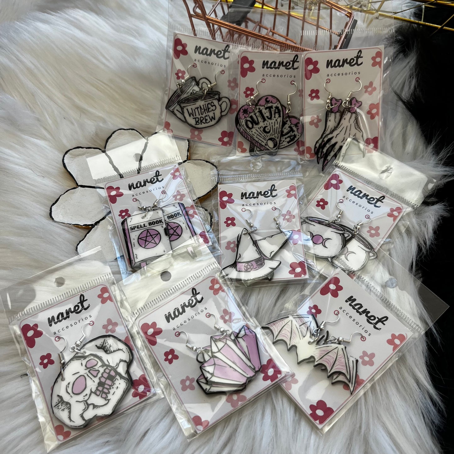 Aretes White Witch