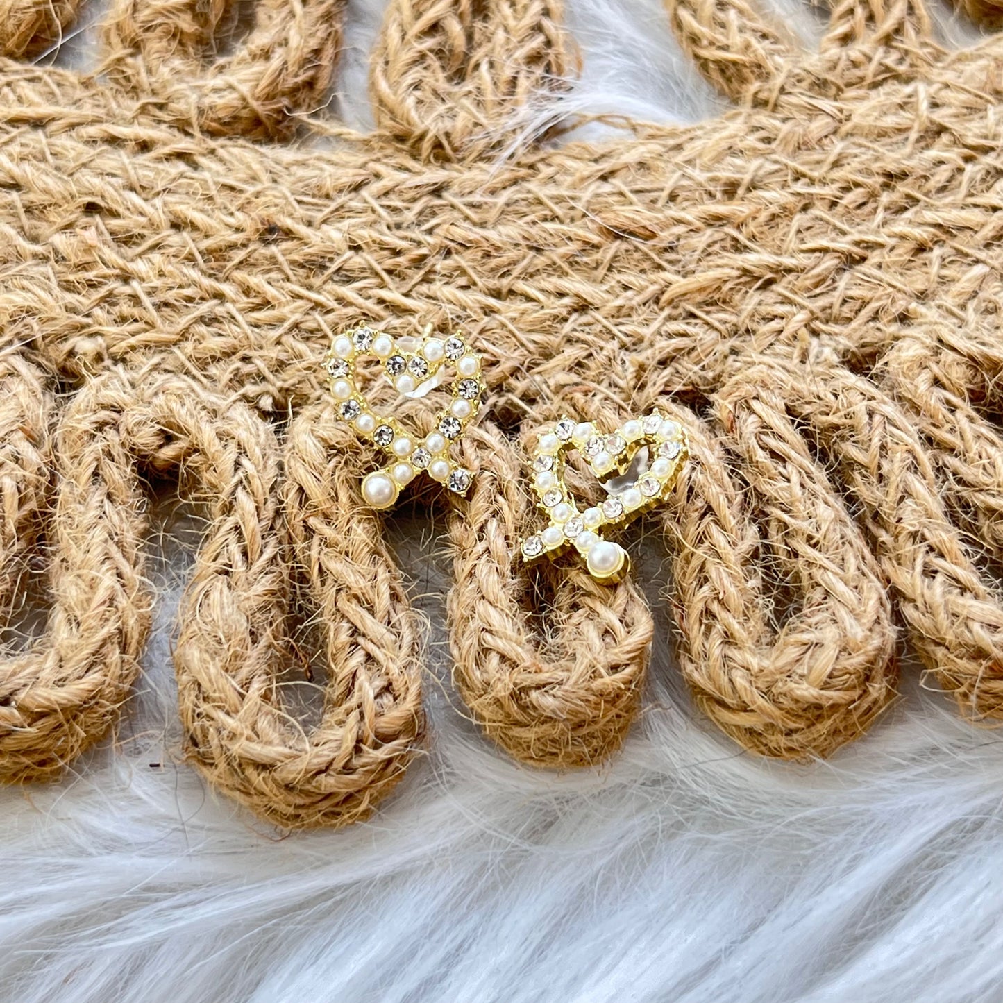 Aretes Mini Corazones Perlitas