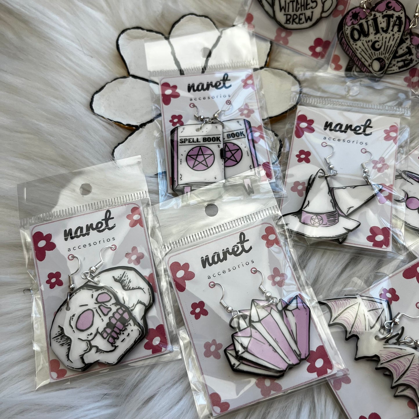 Aretes White Witch
