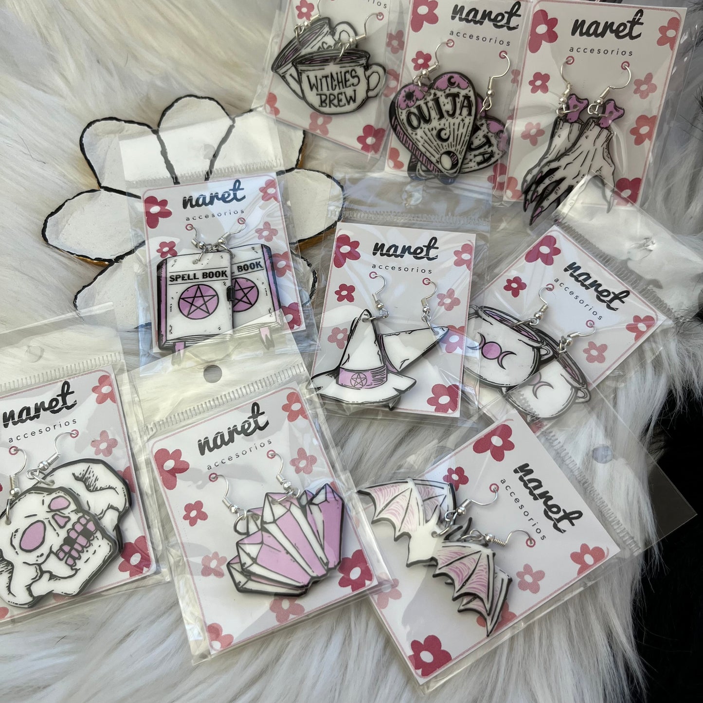 Aretes White Witch