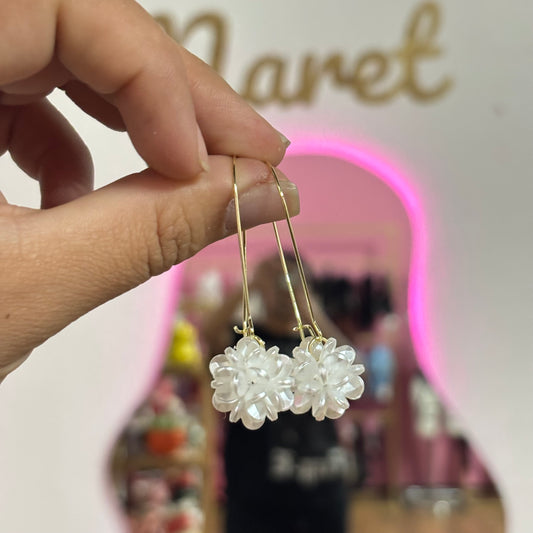 Aretes Colgantes Flor Blanca