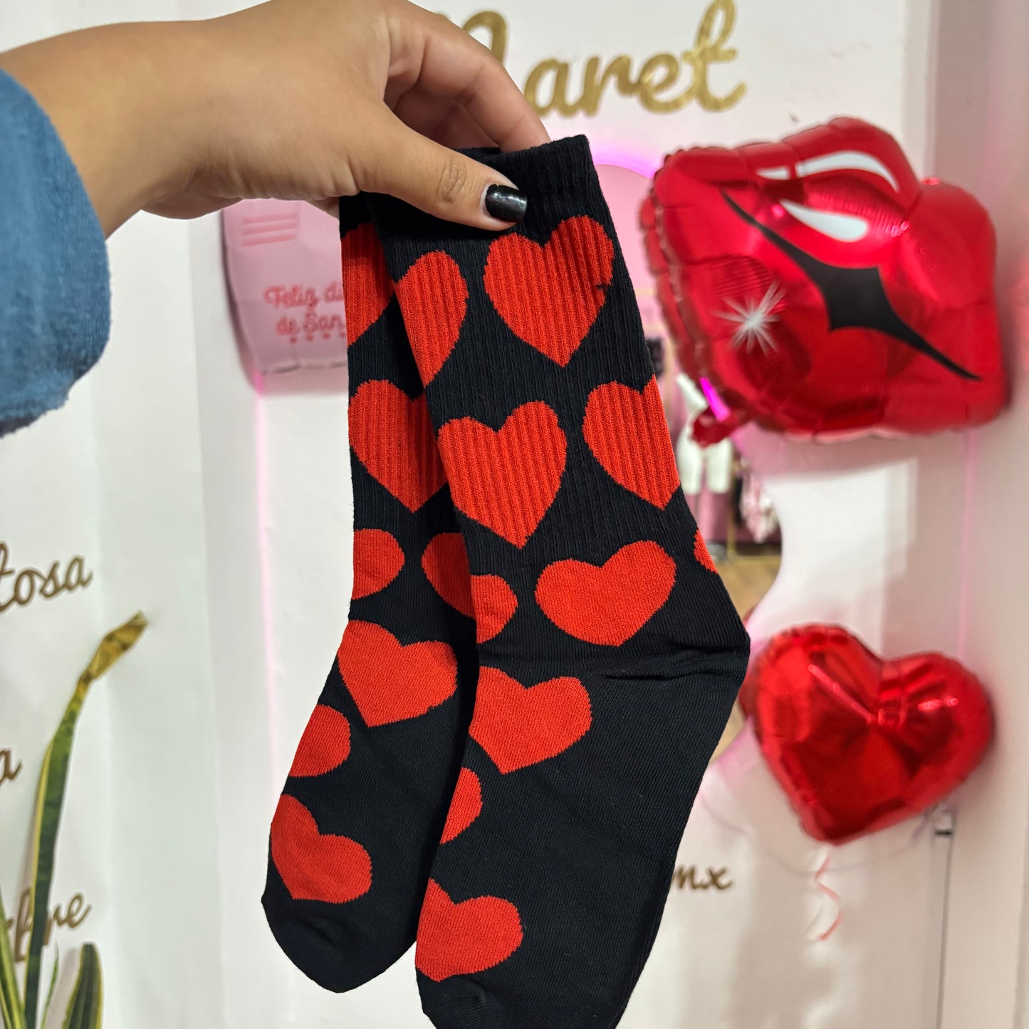 Calcetas Negras y Corazones