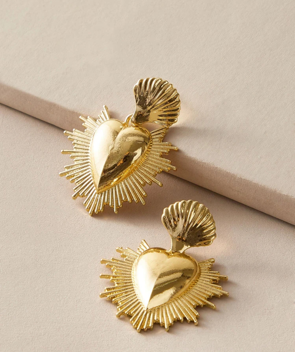 Aretes Corazón Dorado Victoriano