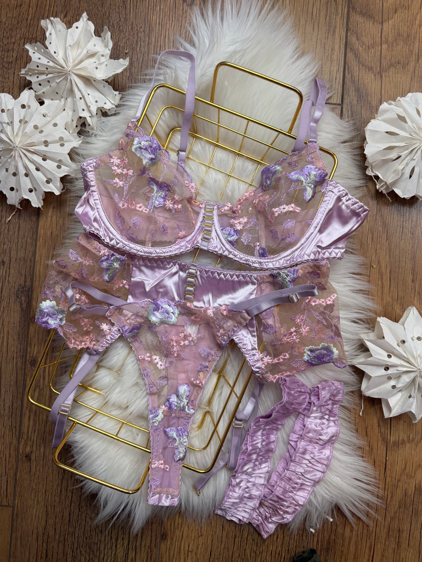 Lencería Floral Lila Liguero