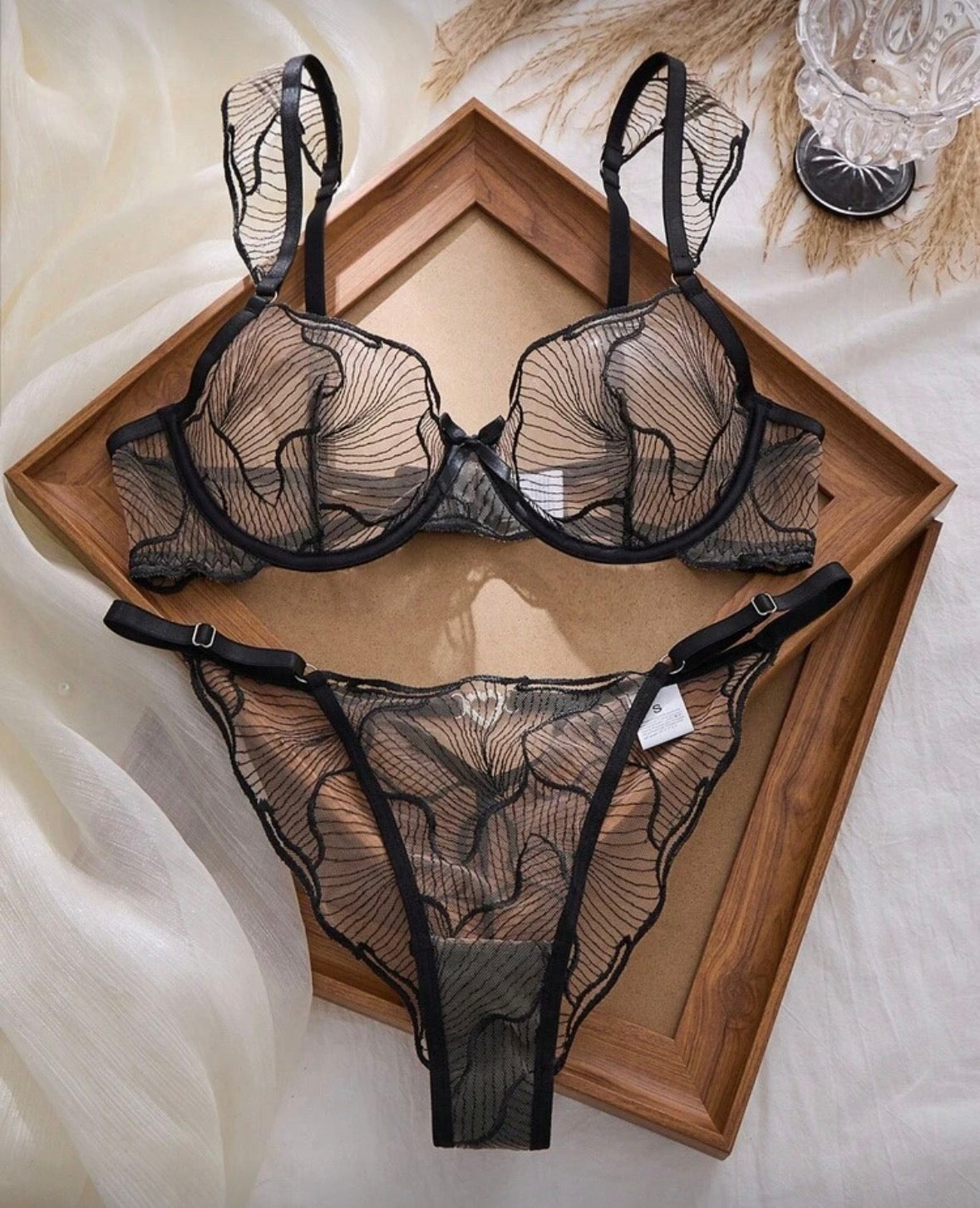 Lencería Pétalo Negra