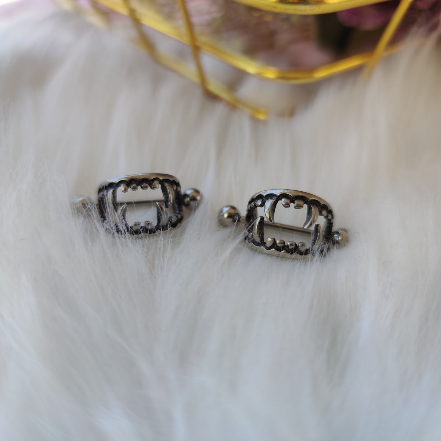 Piercing Nipple Colmillos