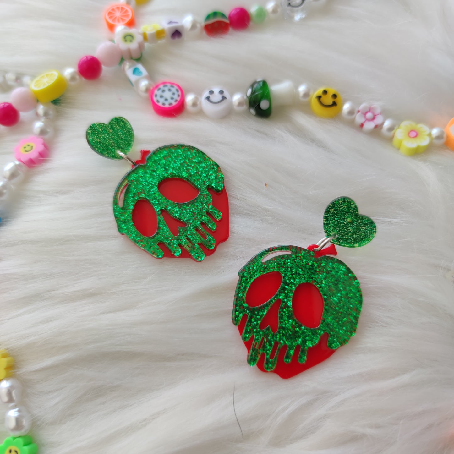 Aretes Manzana Envenenada Acrílico