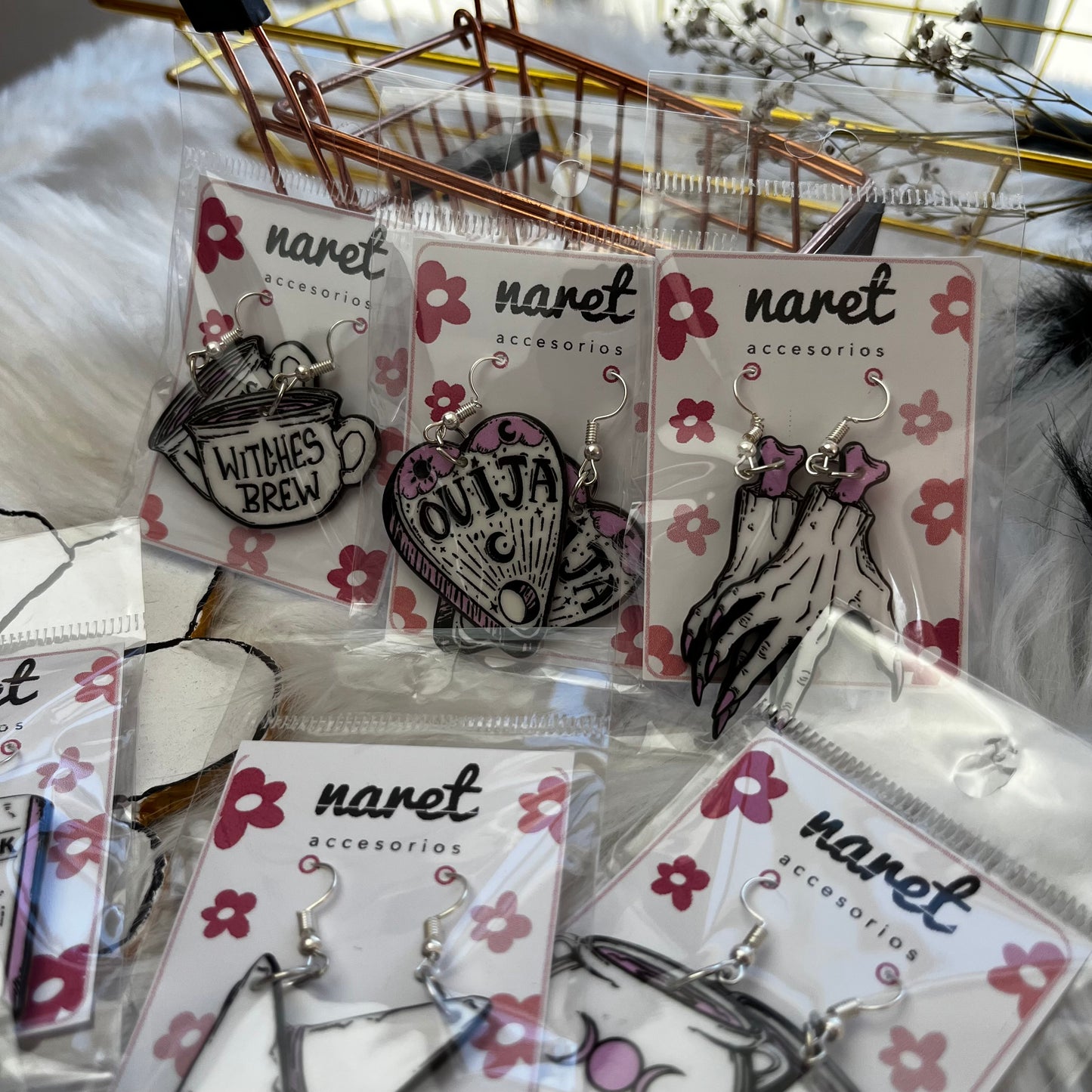 Aretes White Witch